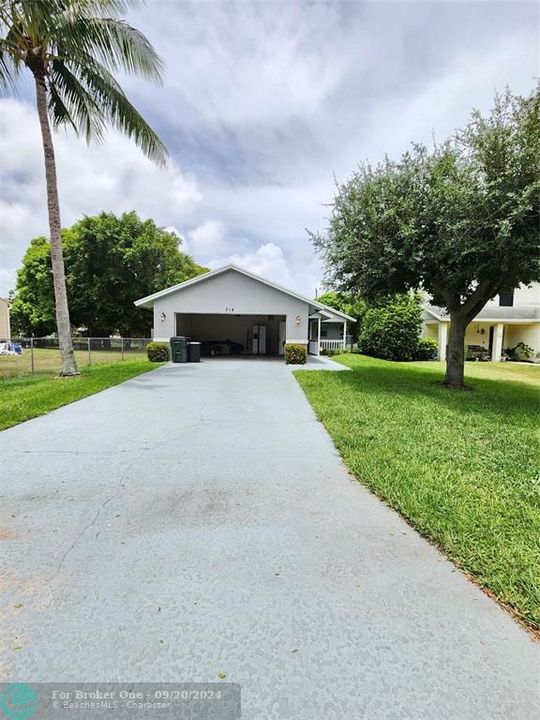 For Sale: $650,000 (4 beds, 2 baths, 1336 Square Feet)