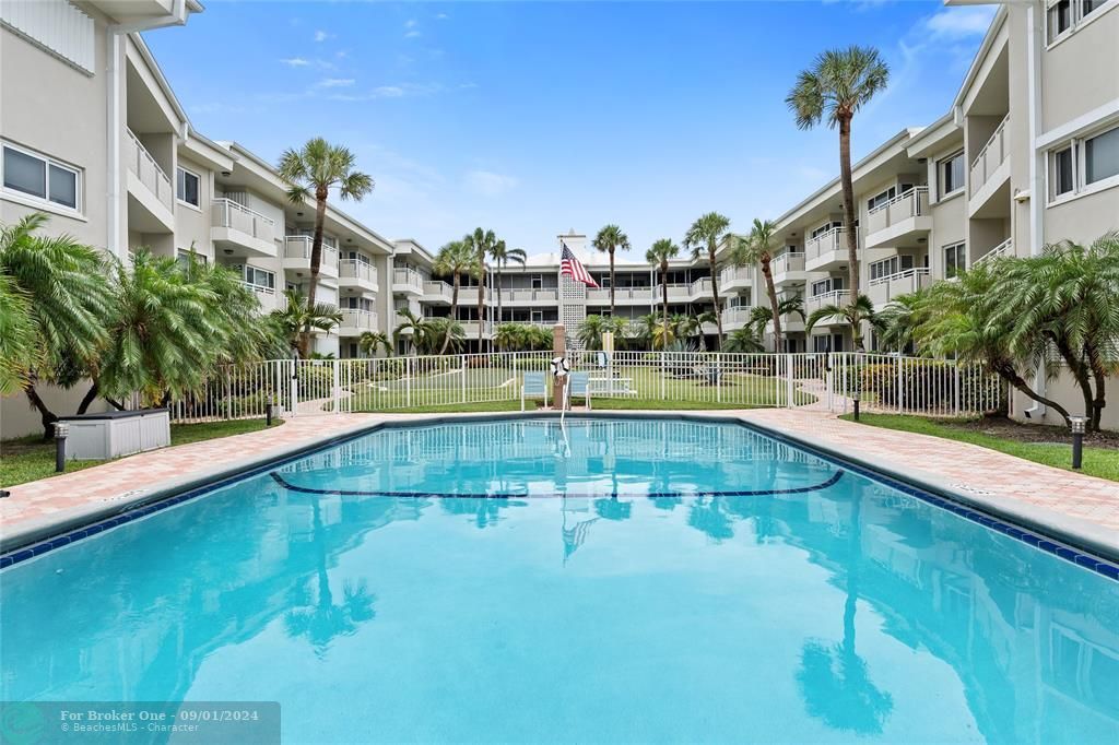 Active With Contract: $225,000 (1 beds, 1 baths, 620 Square Feet)