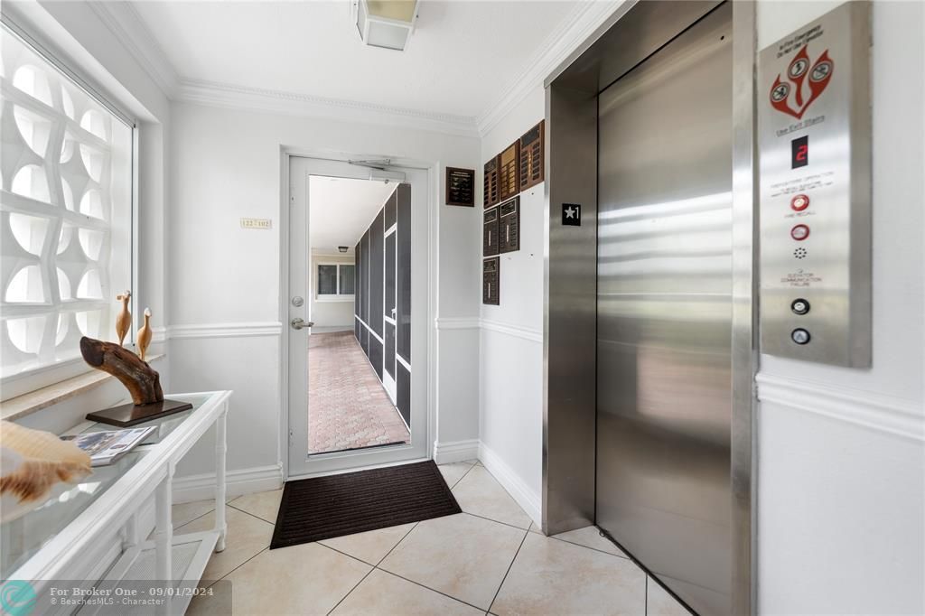 Active With Contract: $225,000 (1 beds, 1 baths, 620 Square Feet)