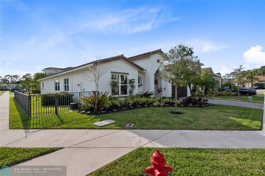 For Sale: $859,900 (4 beds, 2 baths, 2877 Square Feet)