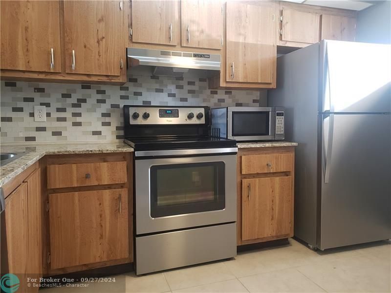 Recently Rented: $2,000 (2 beds, 2 baths, 920 Square Feet)