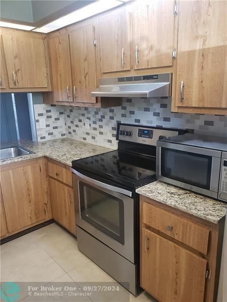 Recently Rented: $2,000 (2 beds, 2 baths, 920 Square Feet)