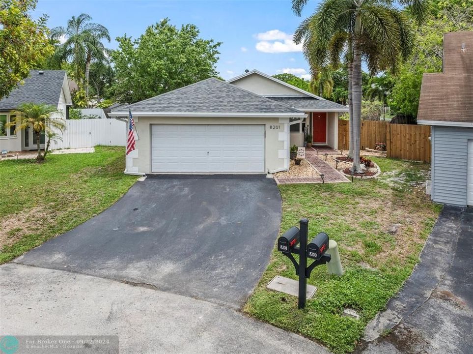 For Sale: $599,900 (3 beds, 2 baths, 1191 Square Feet)