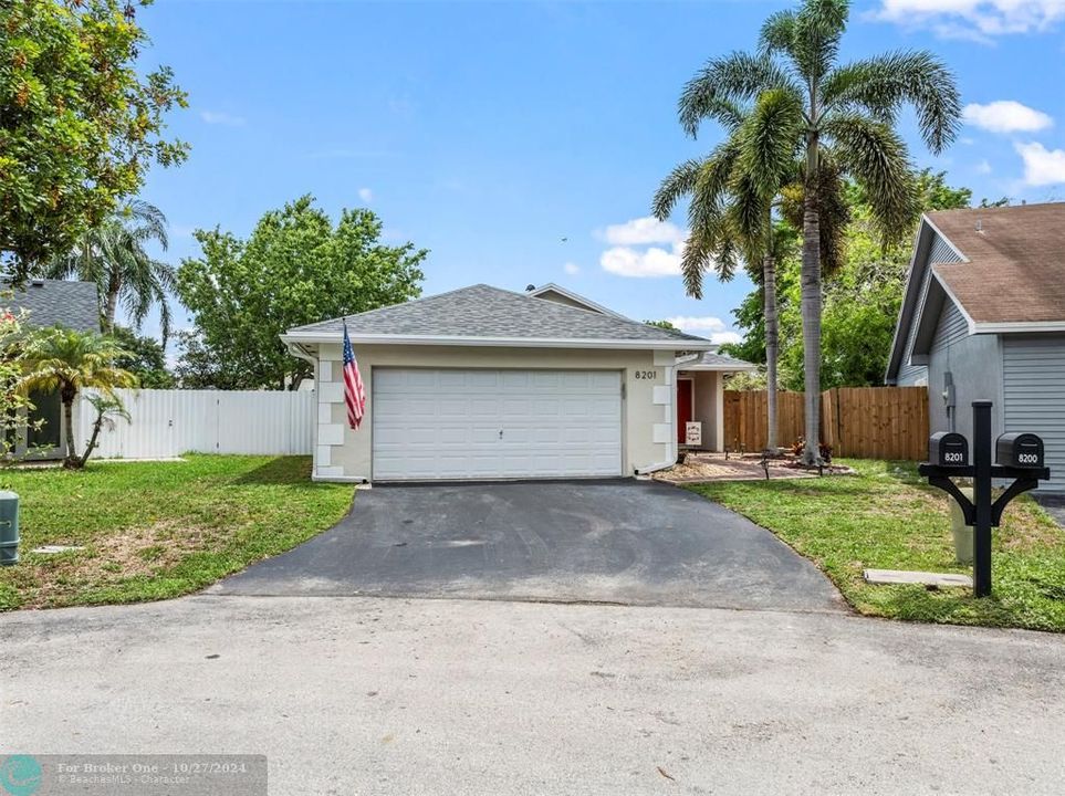 For Sale: $599,900 (3 beds, 2 baths, 1191 Square Feet)