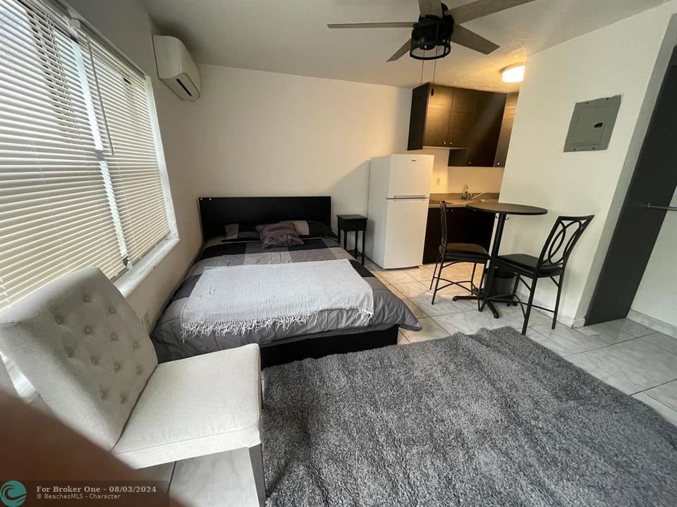 For Rent: $1,550 (0 beds, 1 baths, 300 Square Feet)