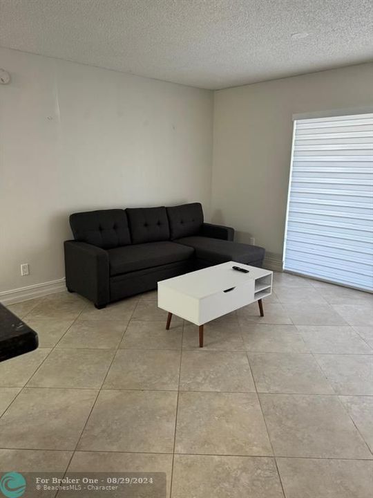 Active With Contract: $2,300 (2 beds, 2 baths, 1060 Square Feet)