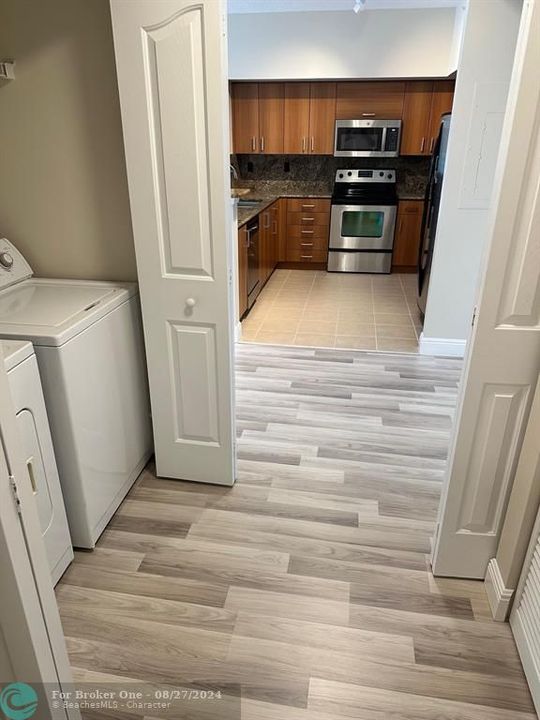 For Rent: $2,800 (1 beds, 1 baths, 864 Square Feet)