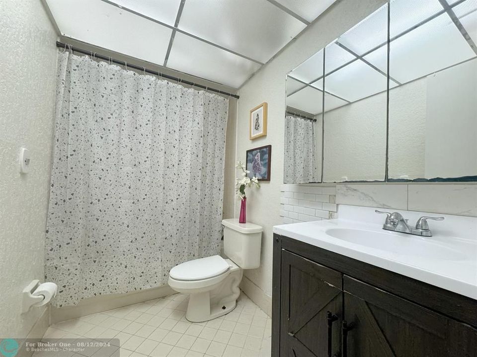 For Sale: $219,500 (2 beds, 2 baths, 840 Square Feet)