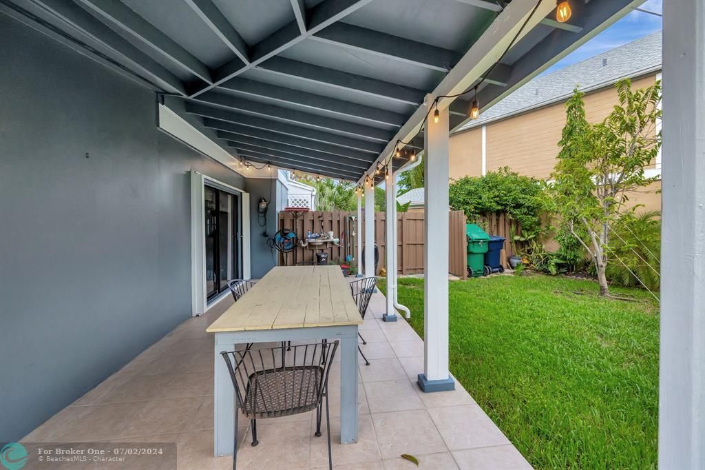 Active With Contract: $579,000 (3 beds, 2 baths, 2173 Square Feet)