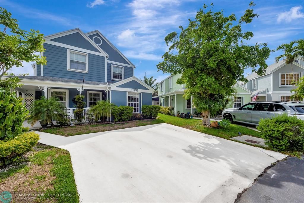 Active With Contract: $579,000 (3 beds, 2 baths, 2173 Square Feet)