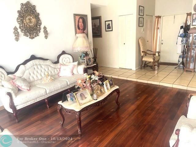 En Venta: $569,900 (3 camas, 2 baños, 1730 Pies cuadrados)