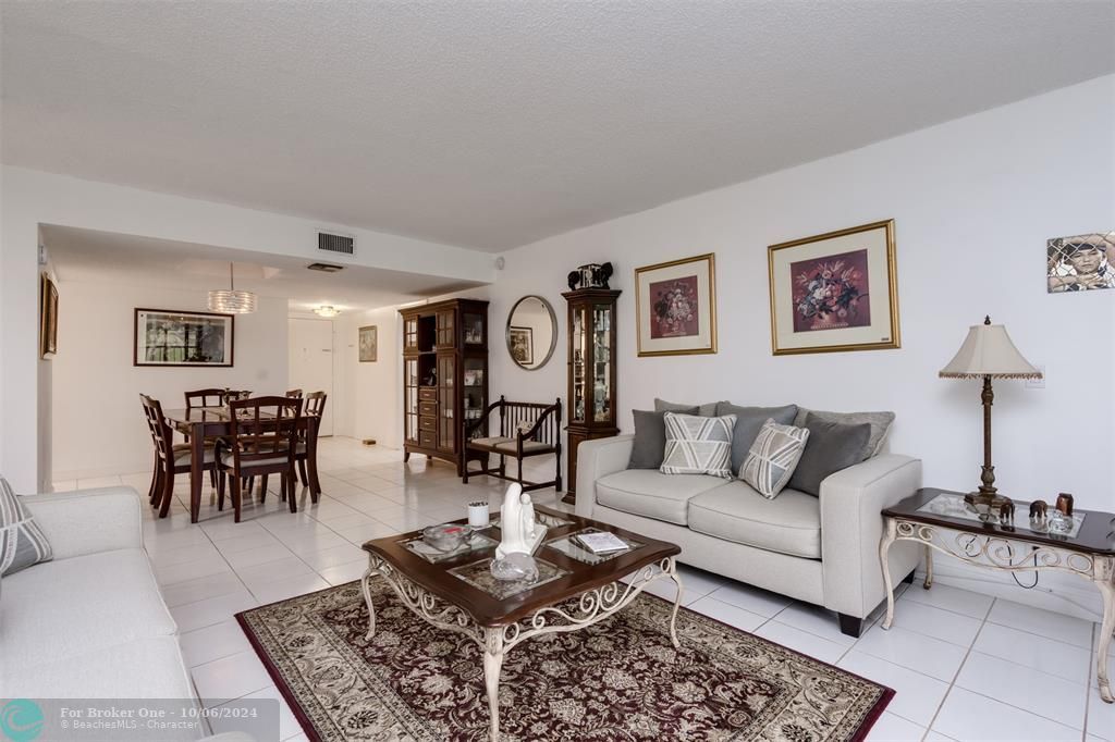 For Sale: $379,500 (2 beds, 2 baths, 1260 Square Feet)