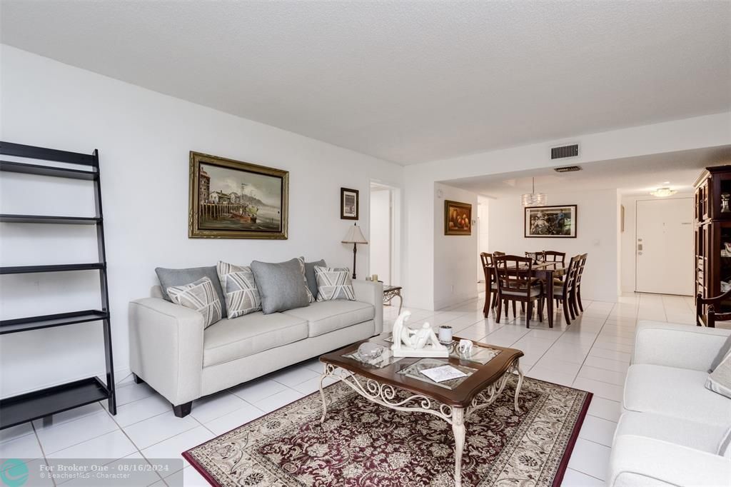 For Sale: $389,000 (2 beds, 2 baths, 1260 Square Feet)