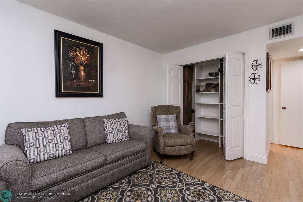 For Sale: $389,000 (2 beds, 2 baths, 1260 Square Feet)