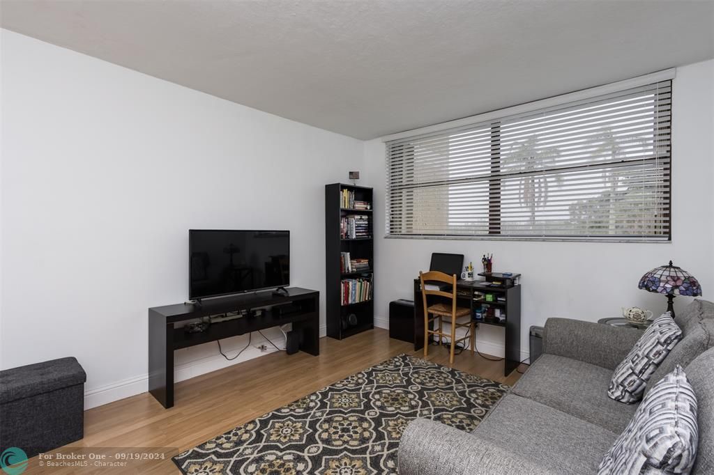 For Sale: $389,000 (2 beds, 2 baths, 1260 Square Feet)