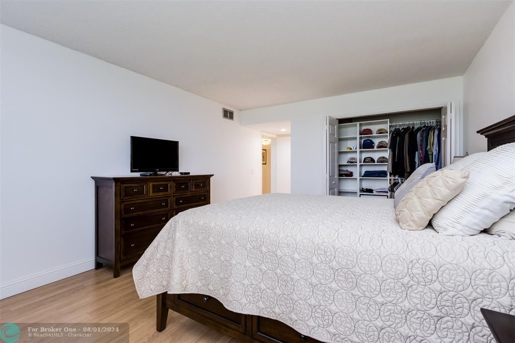 For Sale: $379,500 (2 beds, 2 baths, 1260 Square Feet)