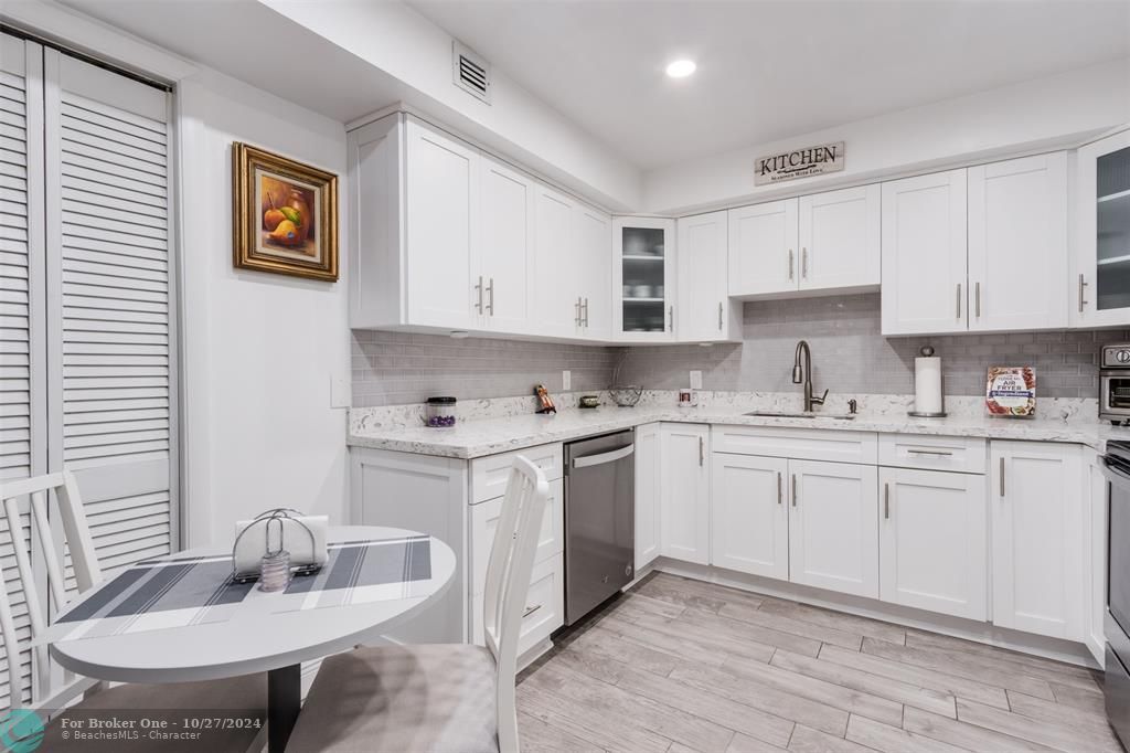 For Sale: $379,500 (2 beds, 2 baths, 1260 Square Feet)