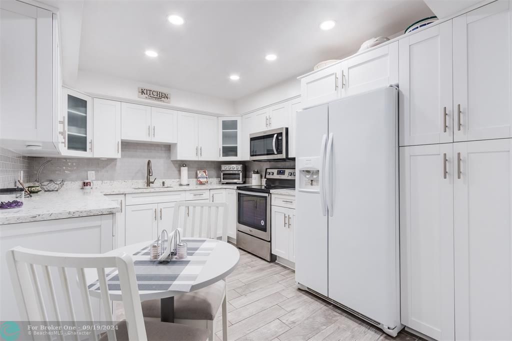 For Sale: $379,500 (2 beds, 2 baths, 1260 Square Feet)