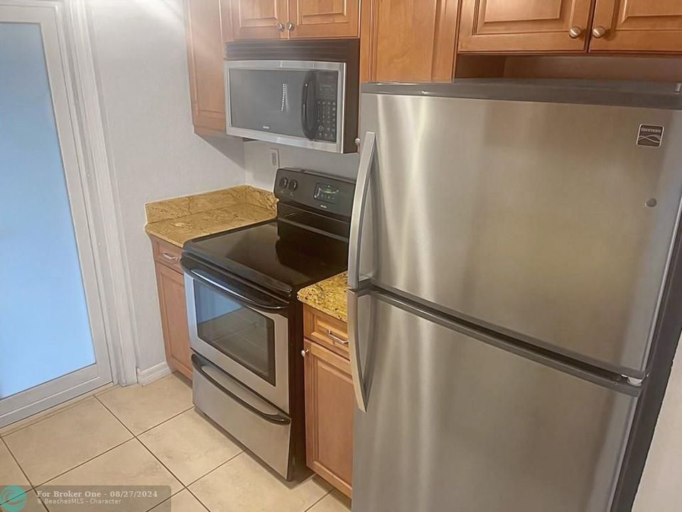 For Rent: $2,000 (2 beds, 2 baths, 990 Square Feet)