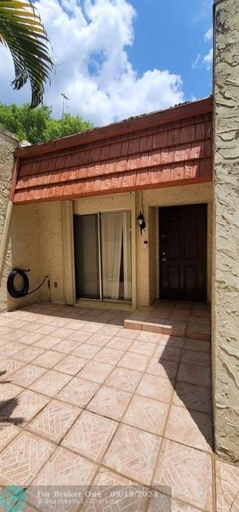 For Sale: $245,000 (2 beds, 2 baths, 1100 Square Feet)