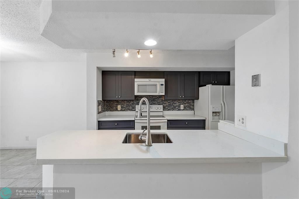 For Sale: $455,000 (2 beds, 2 baths, 1324 Square Feet)