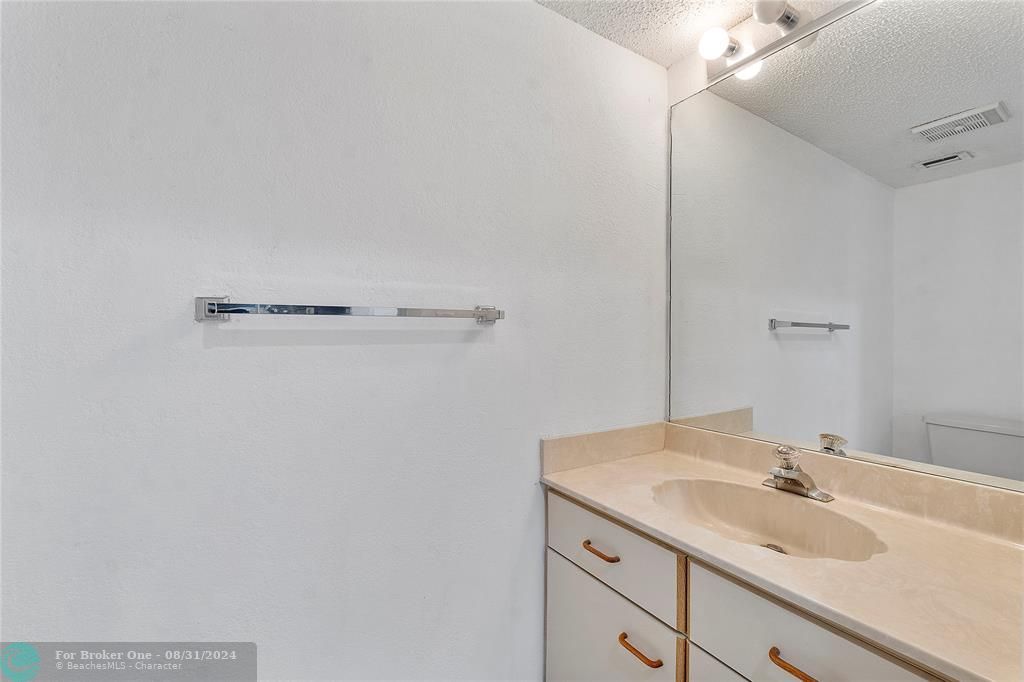 For Sale: $455,000 (2 beds, 2 baths, 1324 Square Feet)