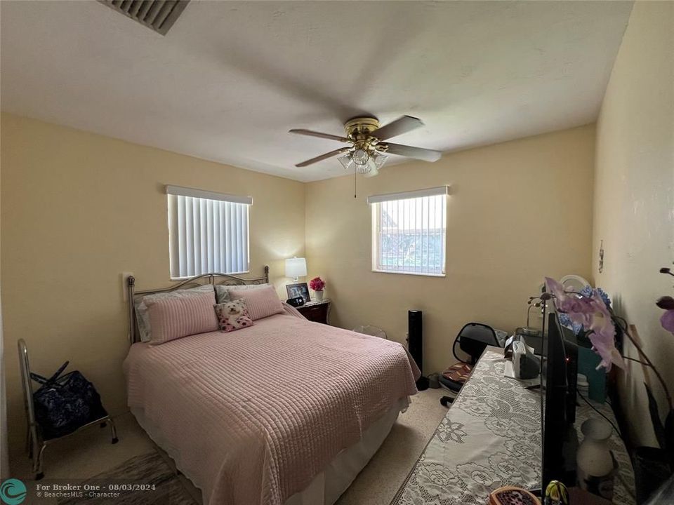 Active With Contract: $324,900 (2 beds, 1 baths, 1350 Square Feet)