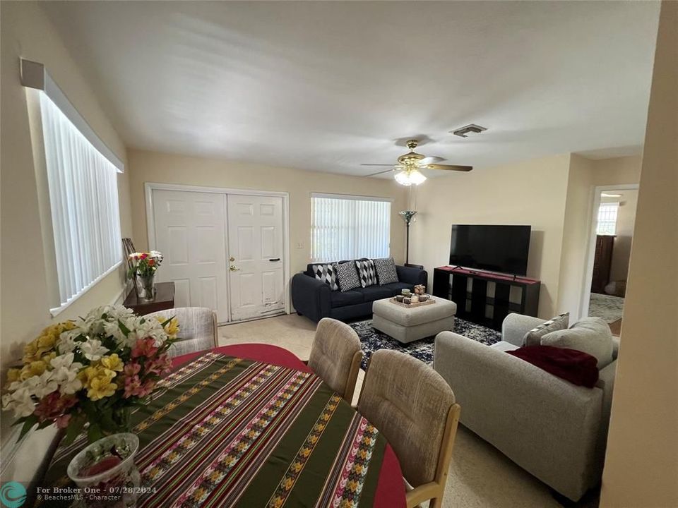 Active With Contract: $324,900 (2 beds, 1 baths, 1350 Square Feet)