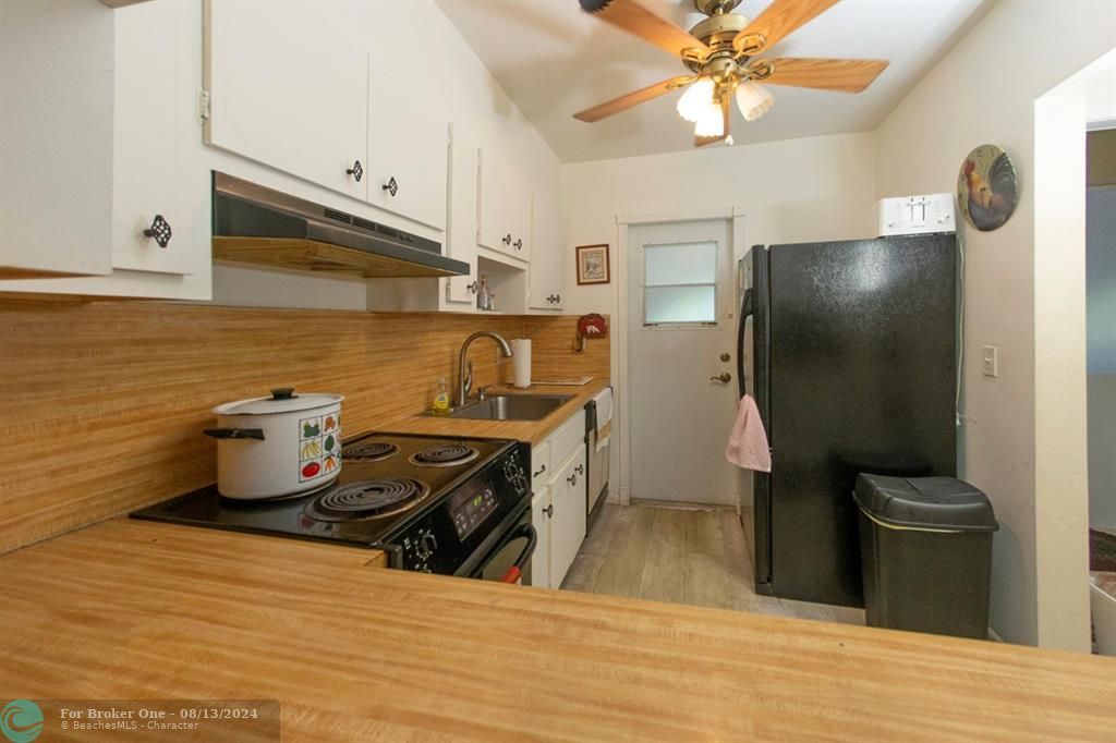 For Sale: $169,000 (2 beds, 2 baths, 900 Square Feet)