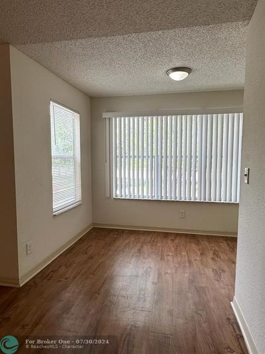 For Rent: $1,850 (1 beds, 1 baths, 743 Square Feet)