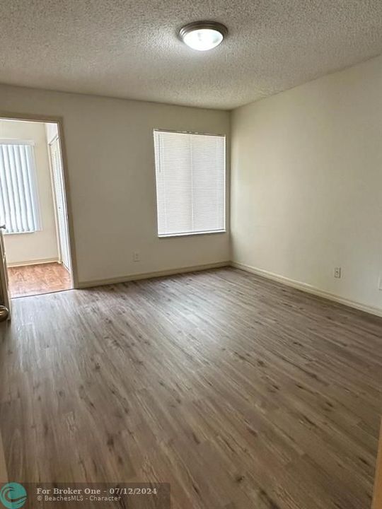 For Rent: $1,850 (1 beds, 1 baths, 743 Square Feet)