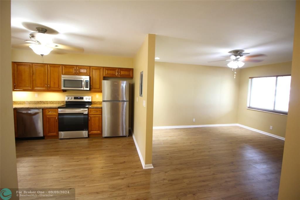 Recently Sold: $2,400 (2 beds, 2 baths, 1000 Square Feet)