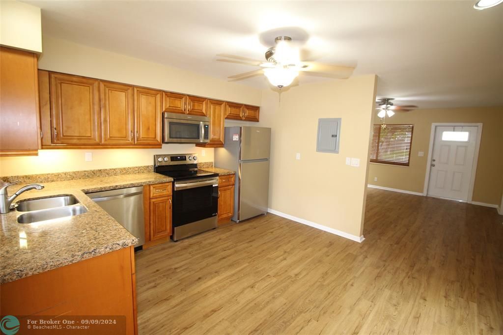 Recently Sold: $2,400 (2 beds, 2 baths, 1000 Square Feet)