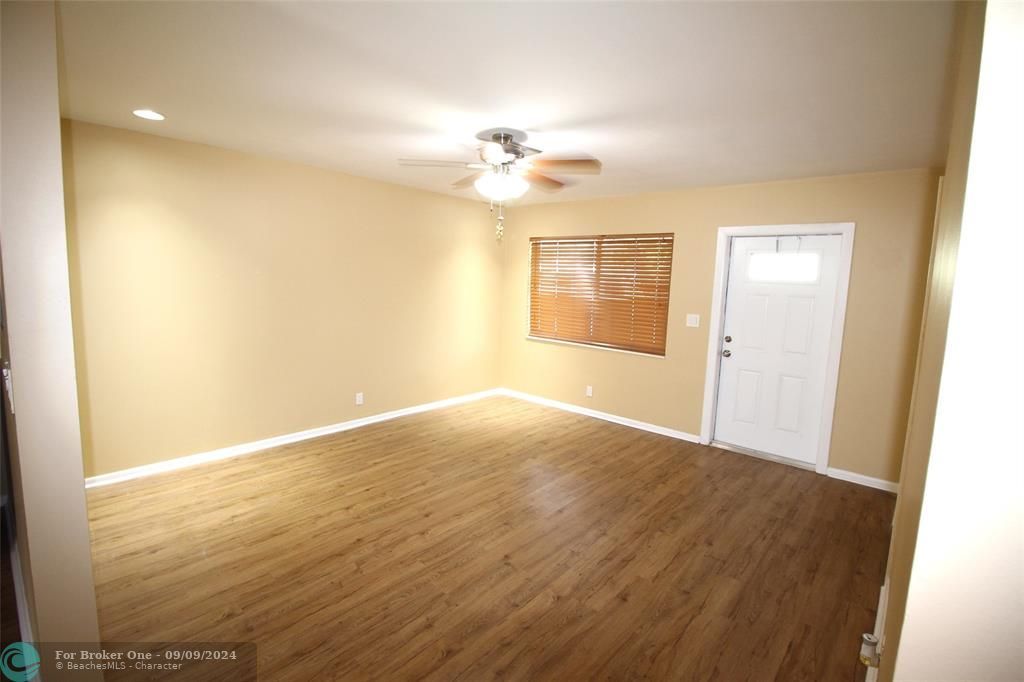 Recently Sold: $2,400 (2 beds, 2 baths, 1000 Square Feet)