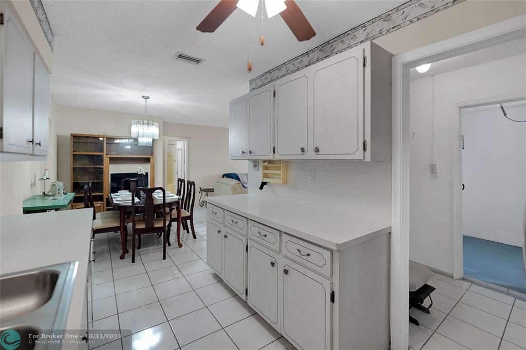 Vendido Recientemente: $427,000 (3 camas, 2 baños, 1366 Pies cuadrados)