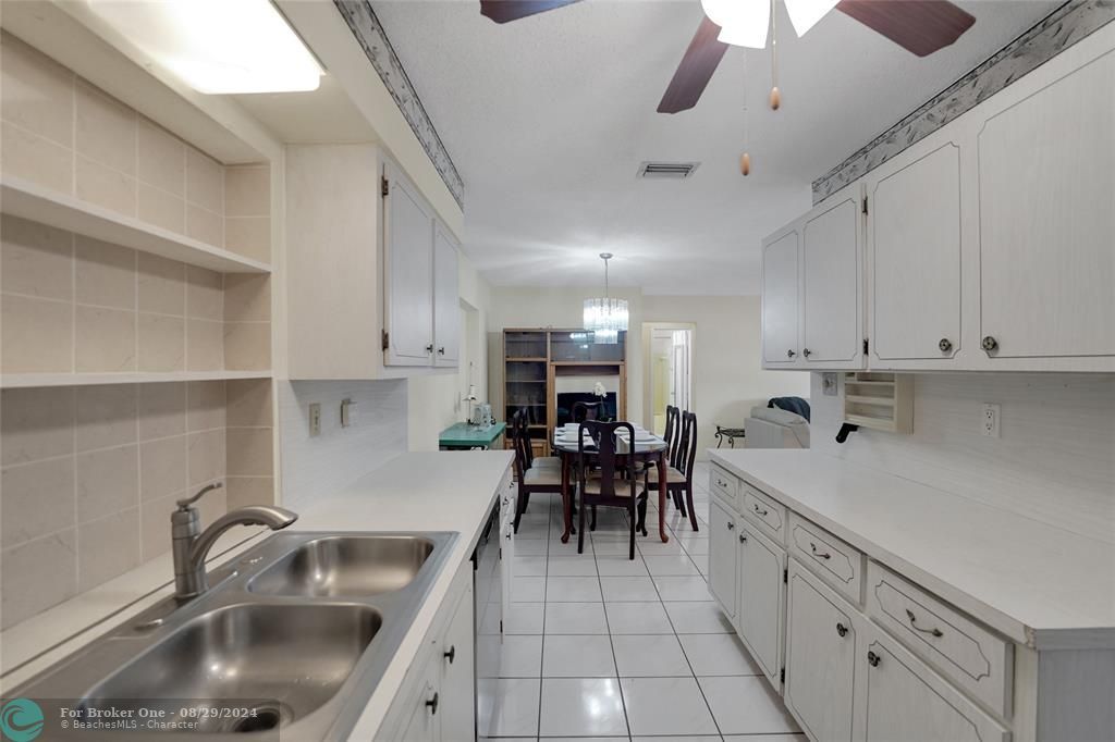 For Sale: $427,000 (3 beds, 2 baths, 1366 Square Feet)