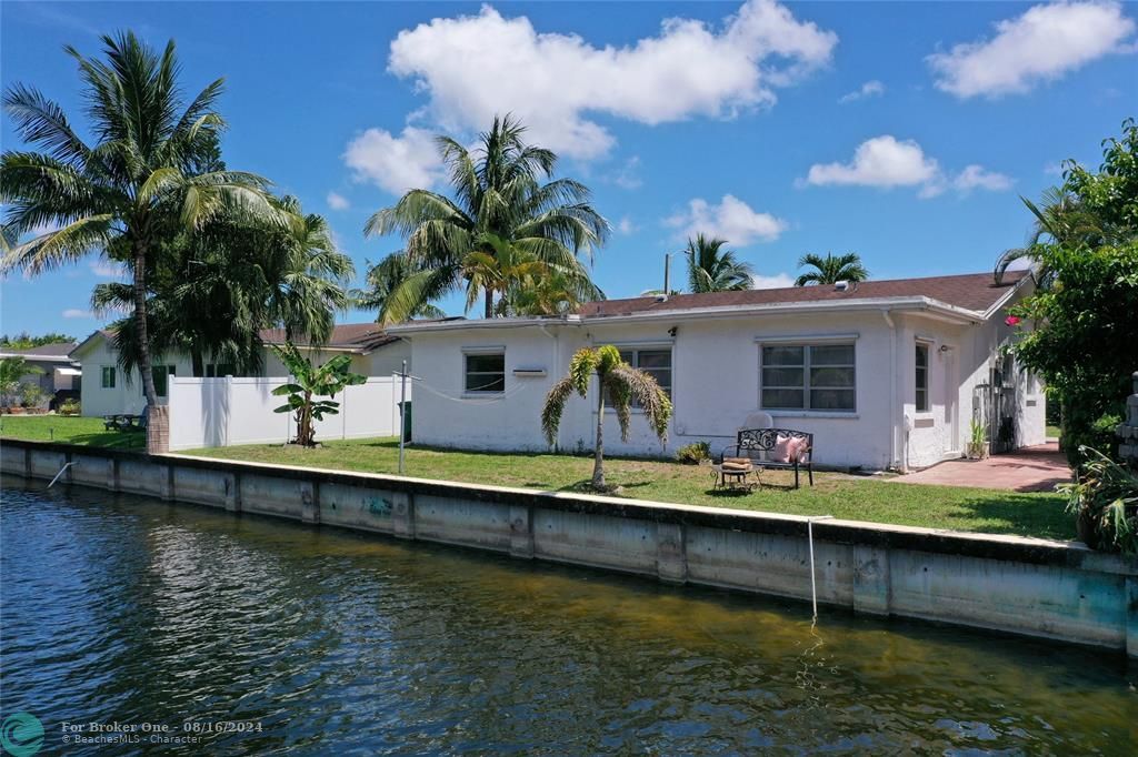 For Sale: $427,000 (3 beds, 2 baths, 1366 Square Feet)