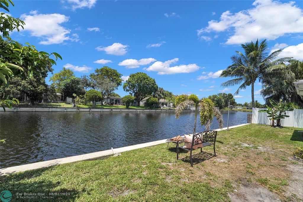 For Sale: $427,000 (3 beds, 2 baths, 1366 Square Feet)