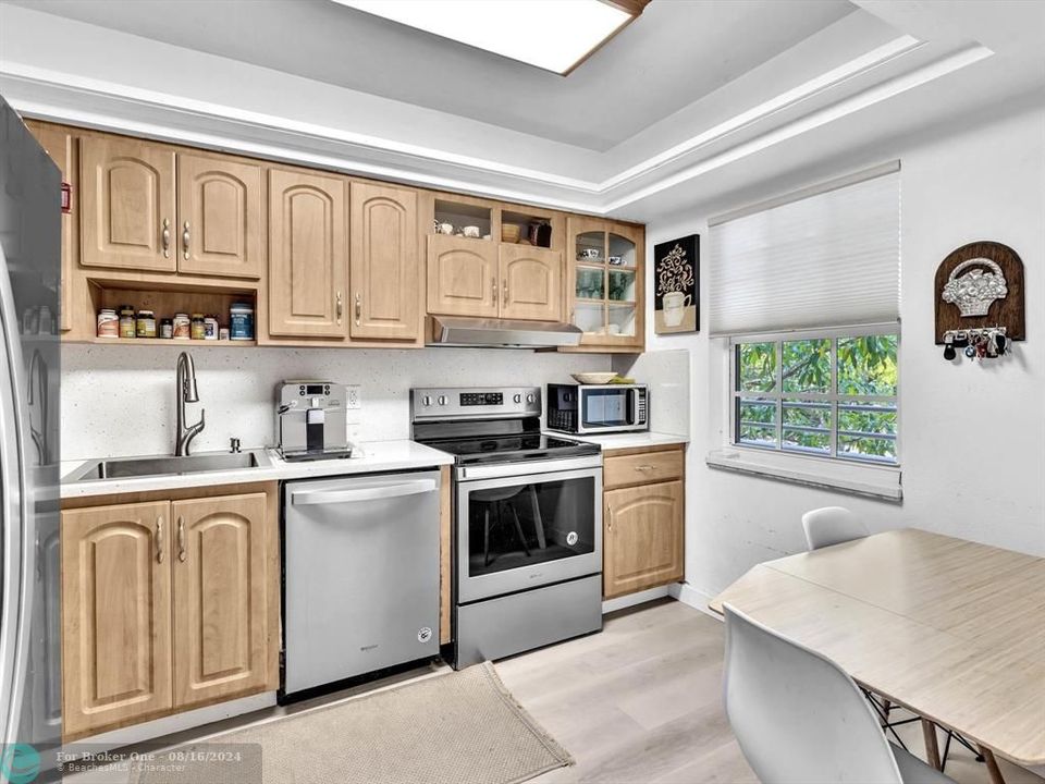 For Sale: $345,000 (3 beds, 2 baths, 1500 Square Feet)