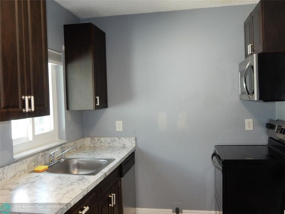 For Rent: $1,900 (1 beds, 1 baths, 1152 Square Feet)