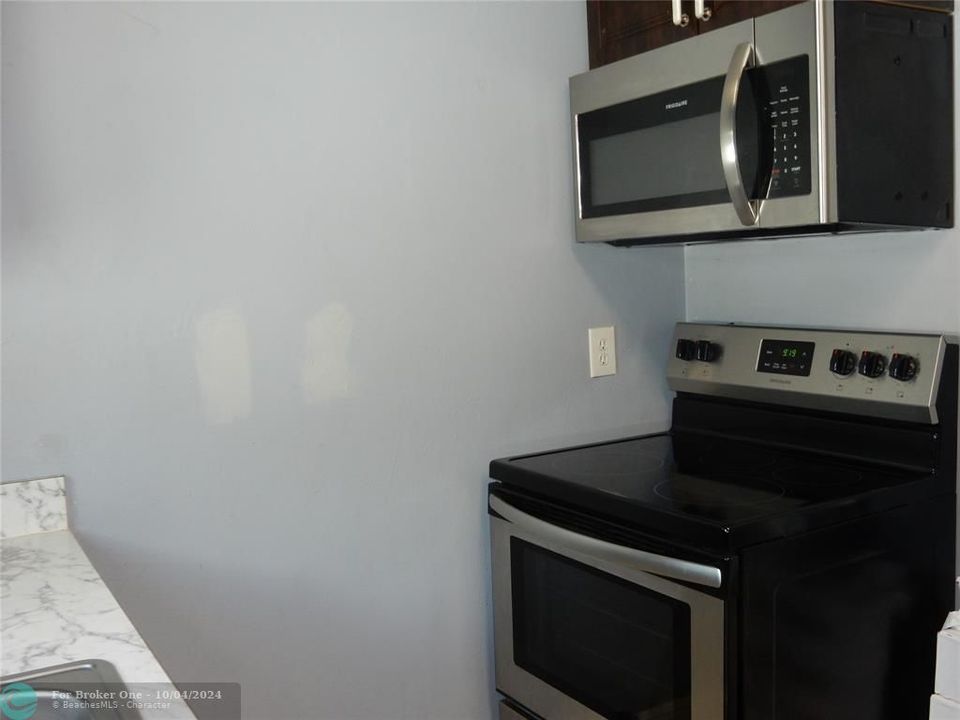 For Rent: $1,900 (1 beds, 1 baths, 1152 Square Feet)