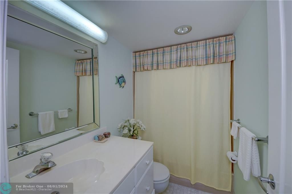 В аренду: $1,700 (2 спален, 2 ванн, 1211 Квадратных фут)
