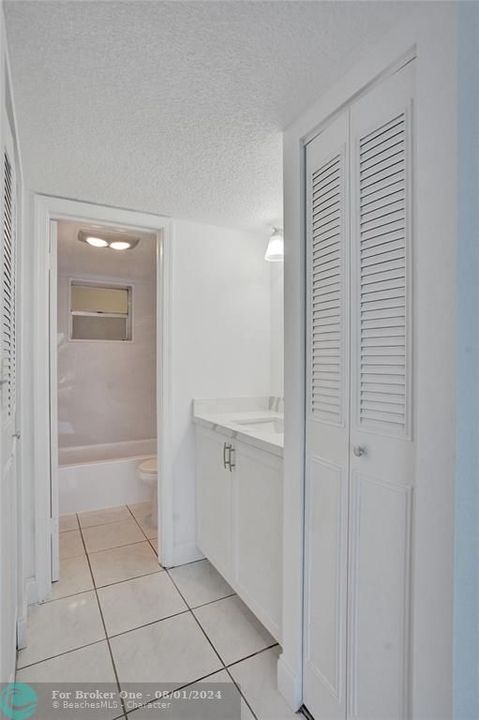 For Sale: $299,500 (1 beds, 1 baths, 815 Square Feet)