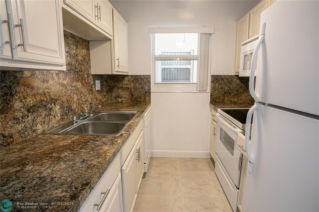 For Sale: $1,795 (1 beds, 1 baths, 5195 Square Feet)