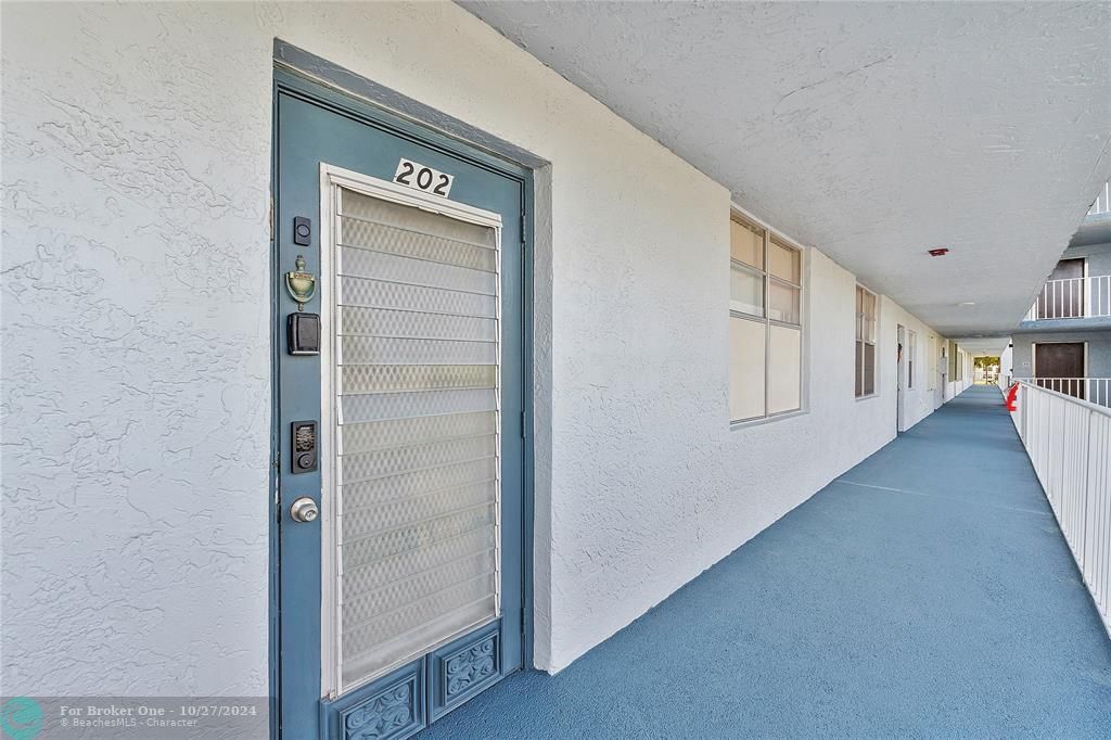 Recently Sold: $183,500 (2 beds, 2 baths, 1000 Square Feet)