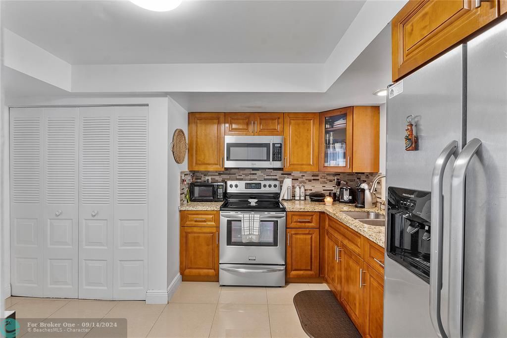 For Sale: $183,500 (2 beds, 2 baths, 1000 Square Feet)