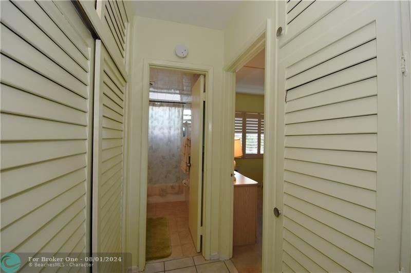 For Sale: $250,000 (1 beds, 1 baths, 640 Square Feet)