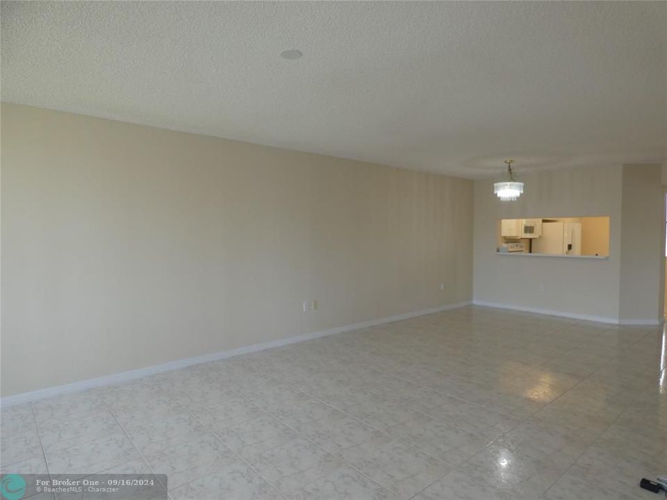 For Sale: $229,000 (2 beds, 2 baths, 1210 Square Feet)