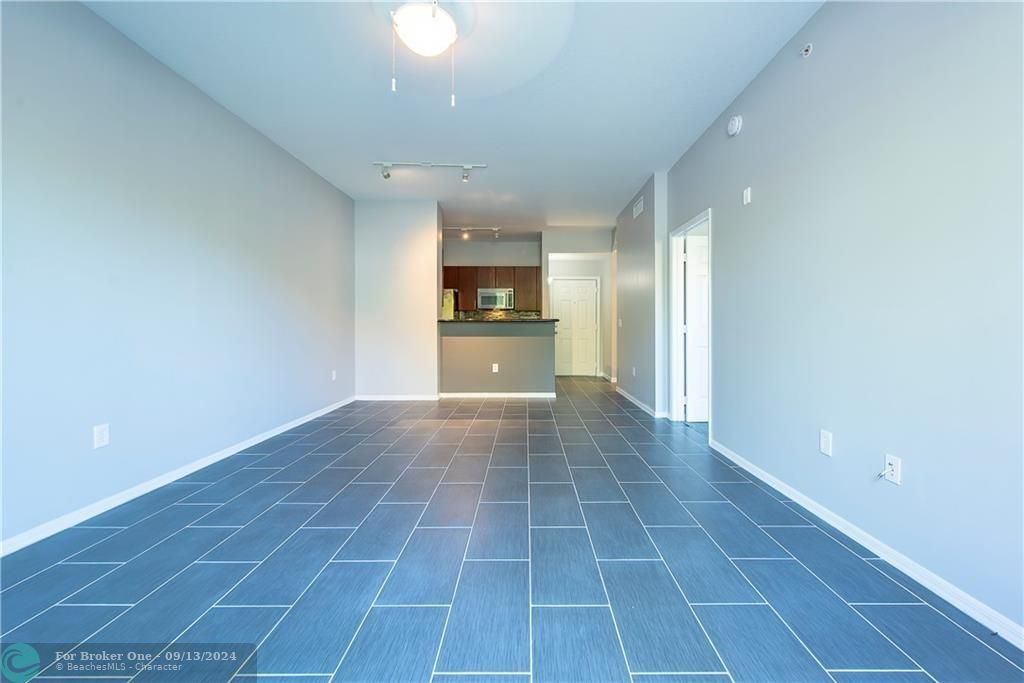 Recently Rented: $2,100 (1 beds, 1 baths, 757 Square Feet)