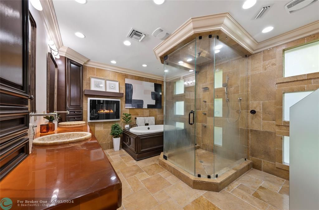 В аренду: $42,000 (7 спален, 6 ванн, 4659 Квадратных фут)